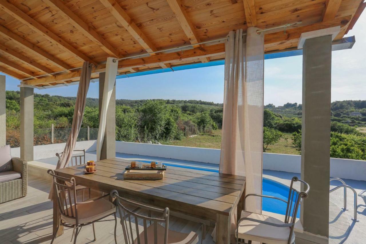 Villa Baras Garden - House With Pool Mirce Exterior foto